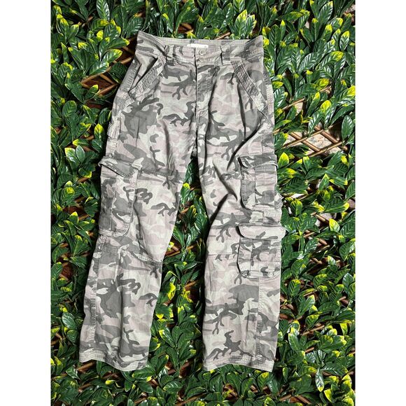 Abercrombie and Fitch Camo Cargo Jeans Size 4S - Picture 1 of 4